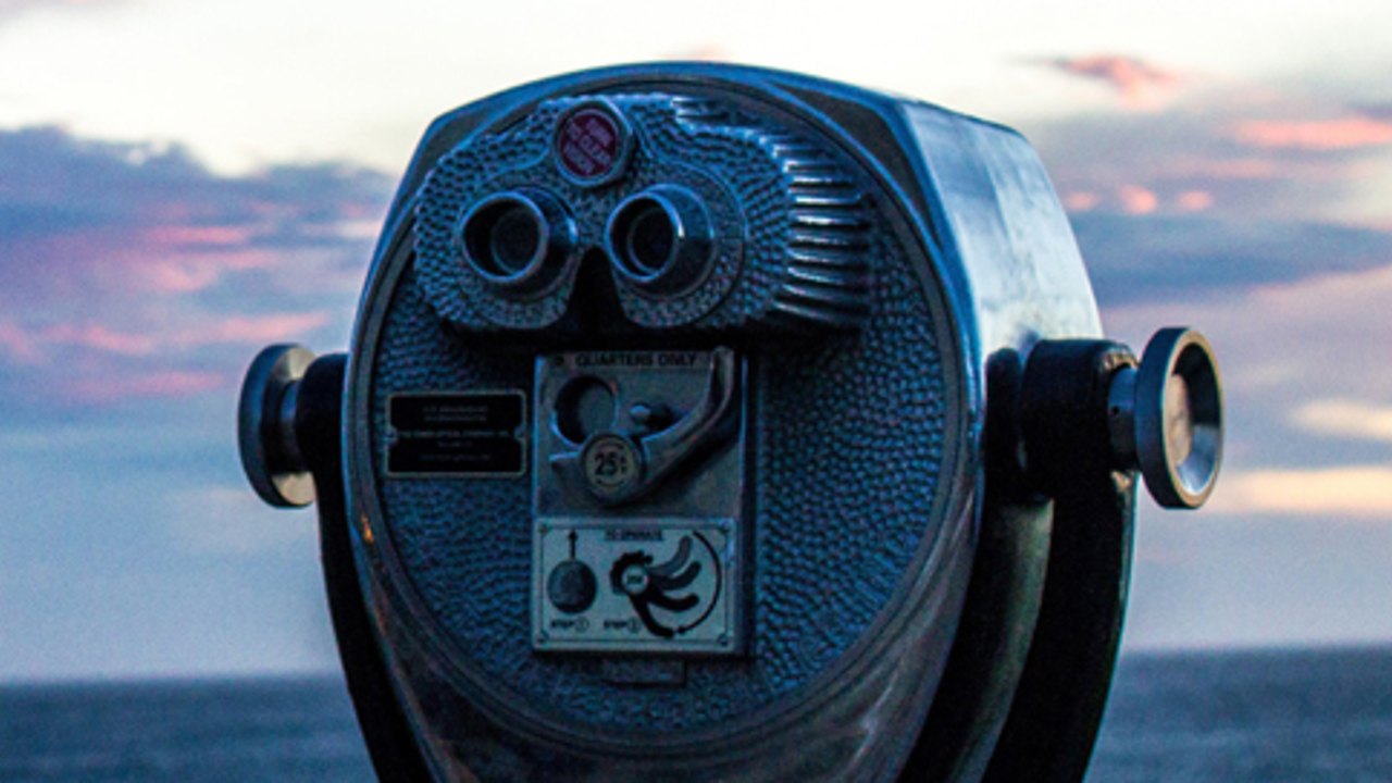 Coin operated binoculars