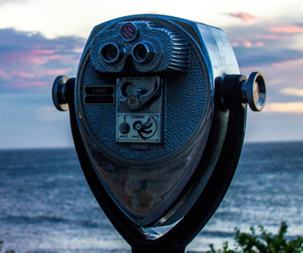 Coin operated binoculars